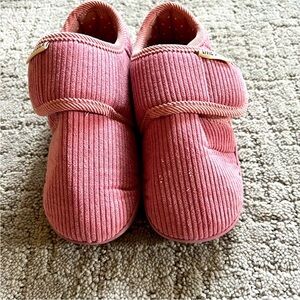 Livie & Luca pink  Hug slippers size L 12-13 toddler
